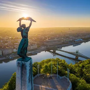 Kristal Gellert Hill Budapeste